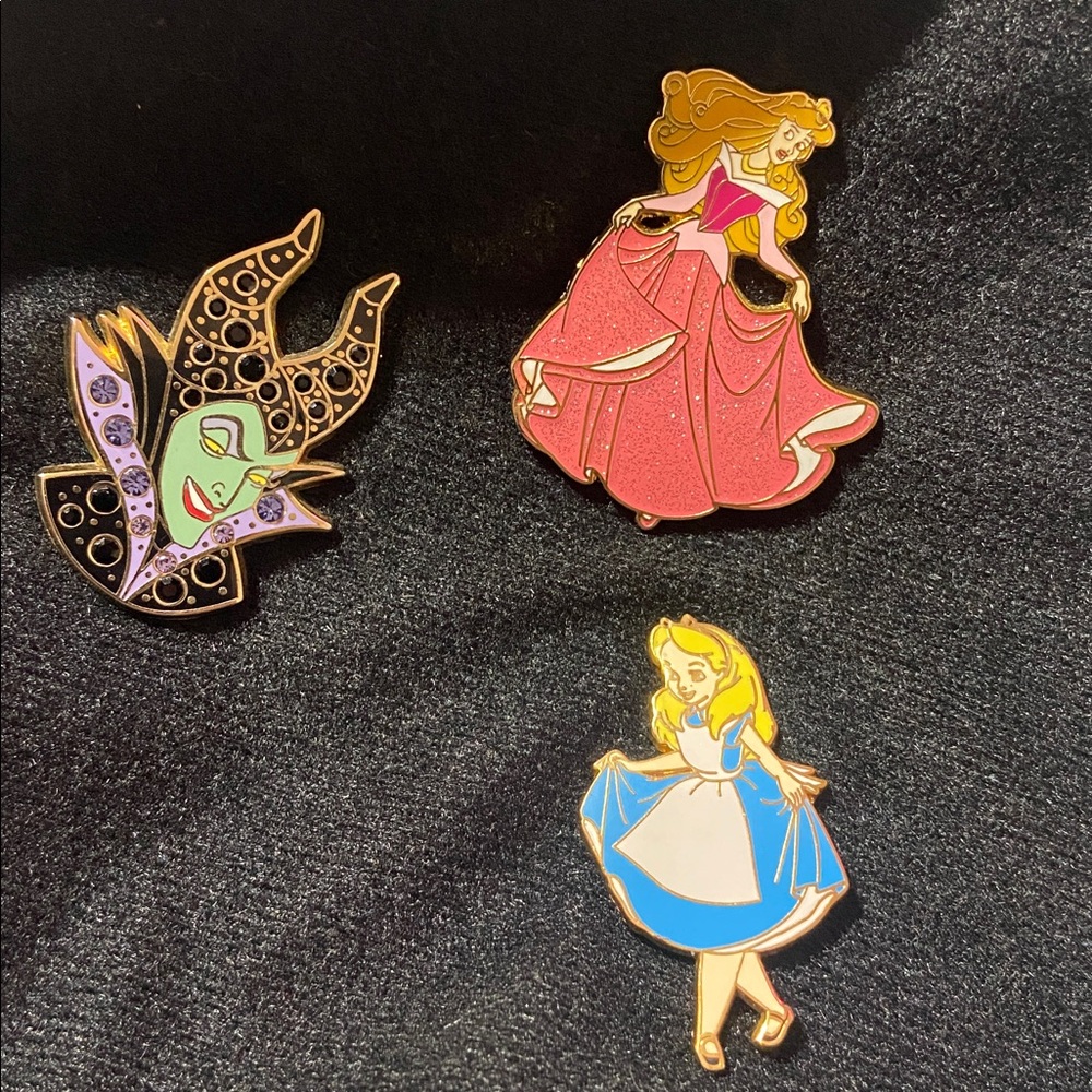 Disney pins set of 3